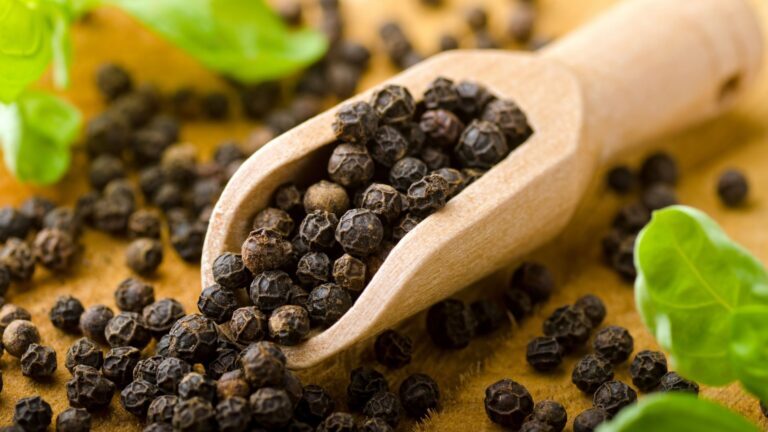 Black-pepper-for-boosting-metabolism
